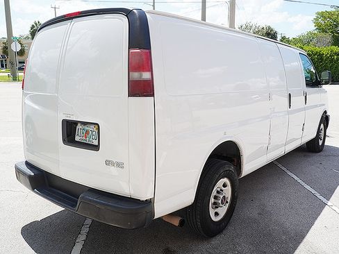 Used 2017 GMC Savana 2500 Extended RWD image 4