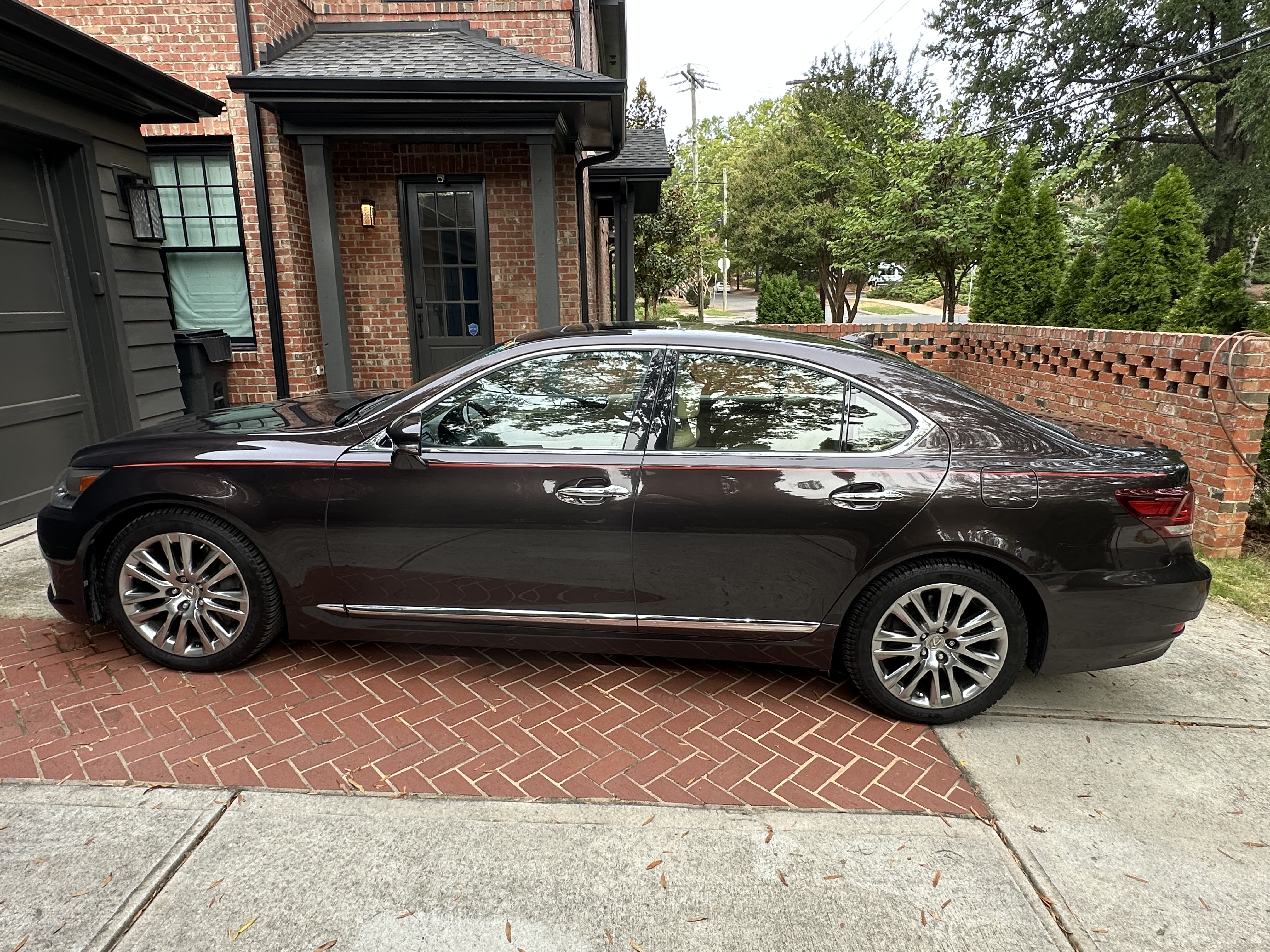 Used 2014 Lexus LS 460 AWD w/ Comfort Package image 8