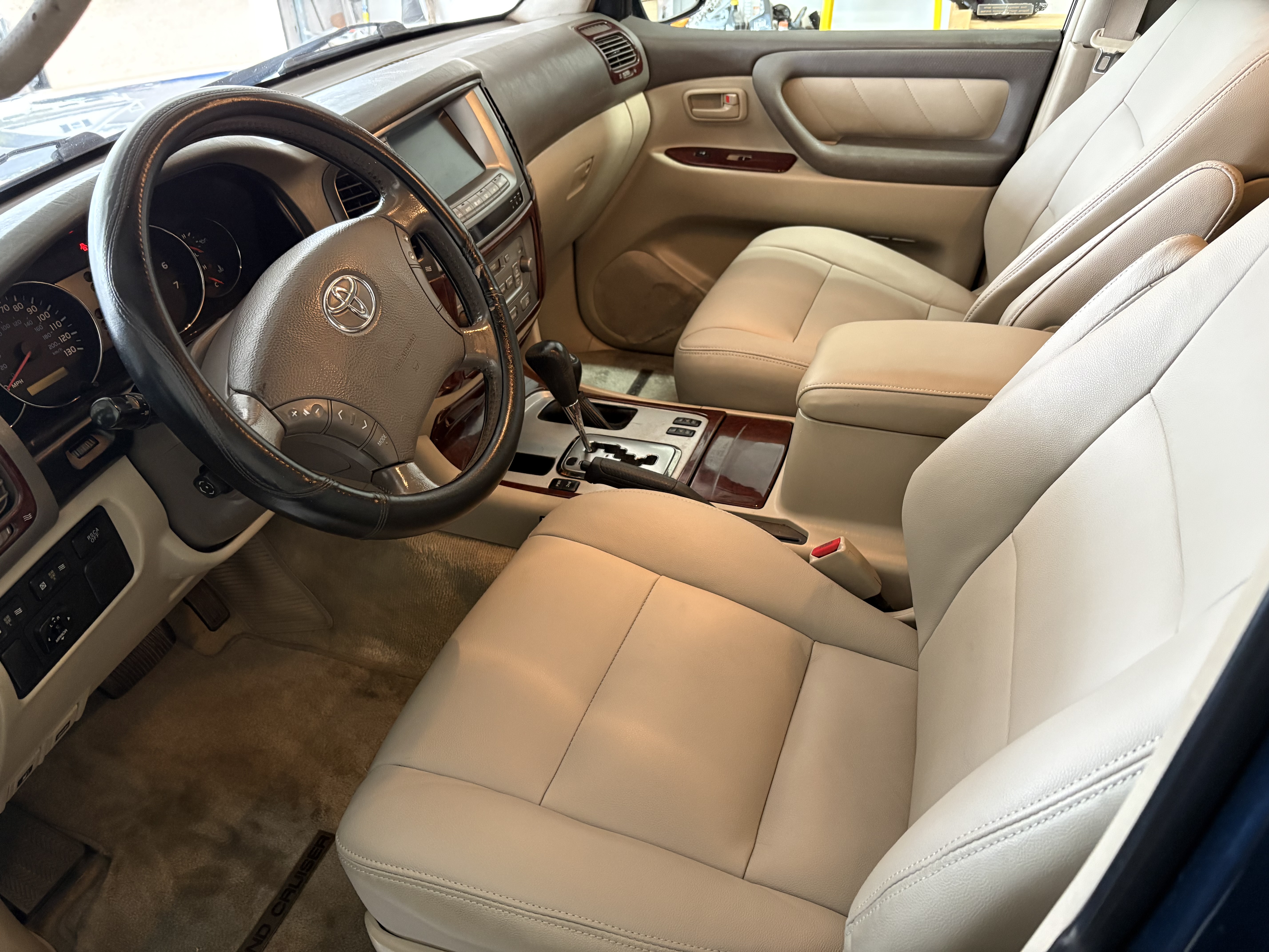 Used 2005 Toyota Land Cruiser w/ Convenience Pkg AWD/4WD image 15