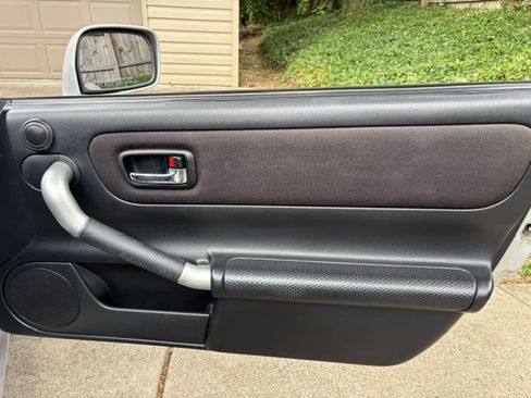 Used 2000 Toyota MR2 RWD image 5