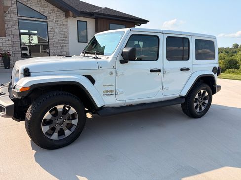 Used 2018 Jeep Wrangler Unlimited Sahara AWD/4WD image 4