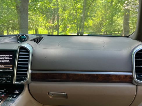 Used 2011 Porsche Cayenne S AWD/4WD image 17