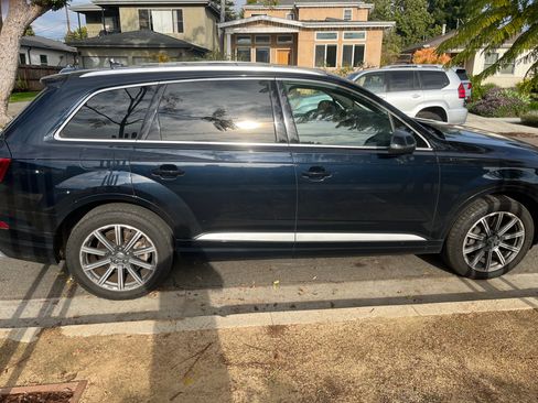 Used 2017 Audi Q7 3.0T Prestige image 2