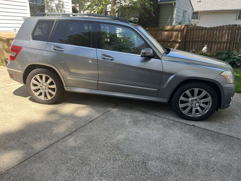 Used 2011 Mercedes-Benz GLK 350 4MATIC image 2