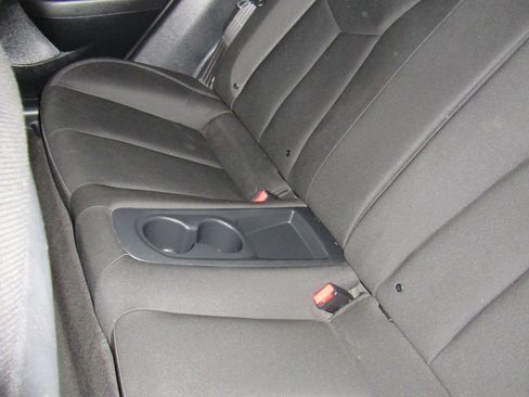 Used 2016 Hyundai Veloster image 10