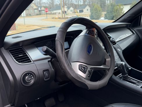 Used 2015 Ford Taurus SEL w/ Equipment Group 201A image 10