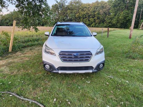 Used 2017 Subaru Outback 2.5i Touring AWD/4WD image 4
