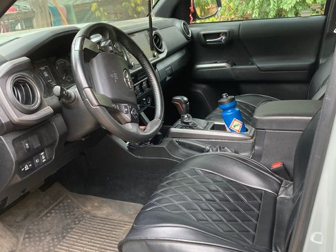 Used 2022 Toyota Tacoma TRD Off-Road image 15