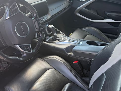 Used 2022 Chevrolet Camaro LT w/ Technology Package RWD image 9