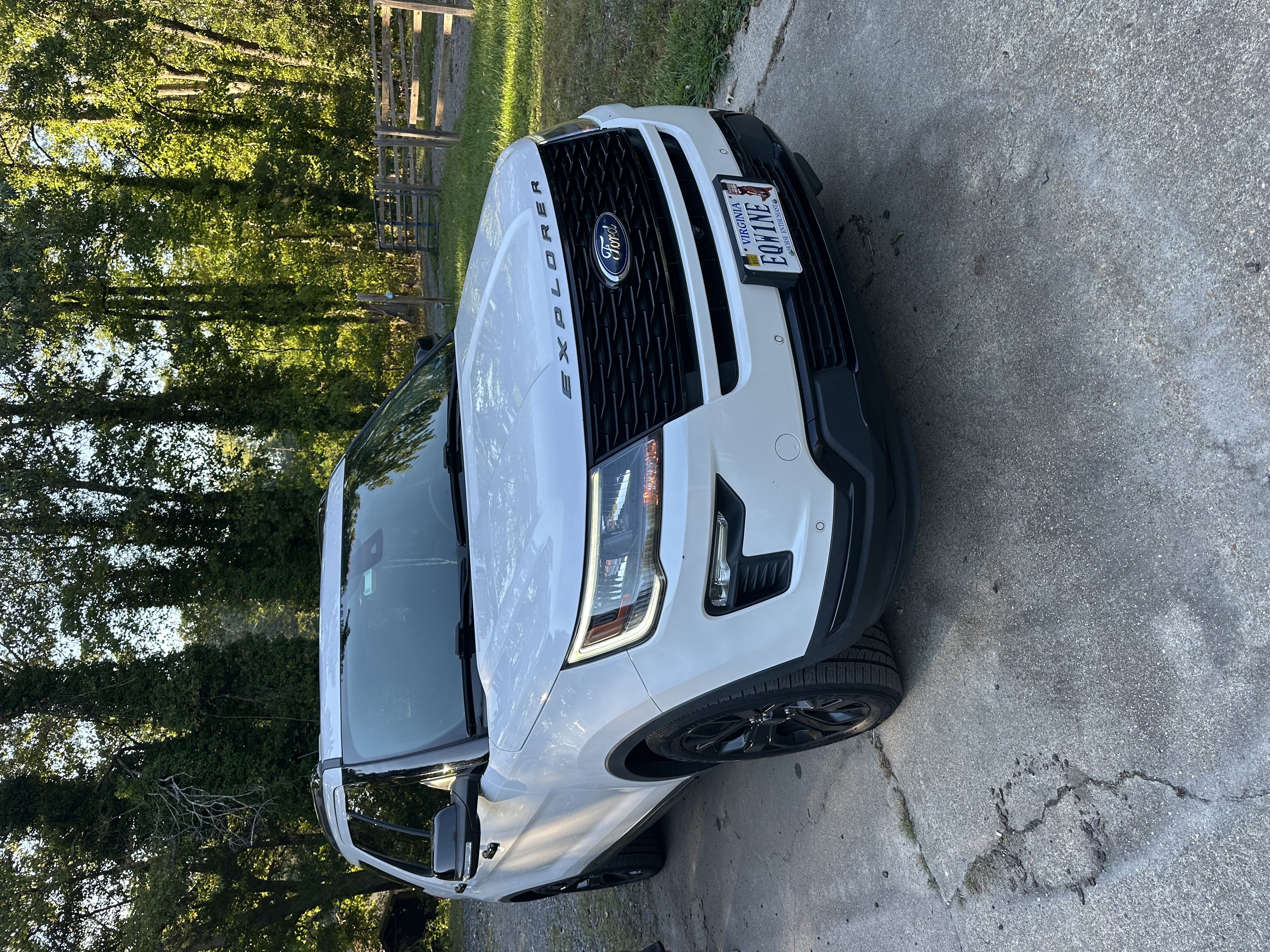 Used 2019 Ford Explorer Sport w/ Equipment Group 401A AWD/4WD image 2