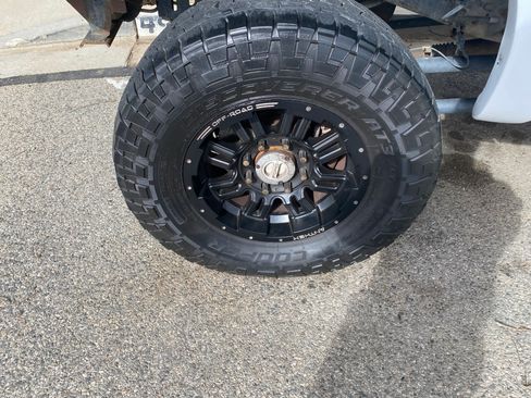 Used 2005 Ford F250 XLT image 2