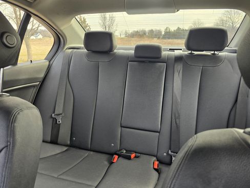 Used 2018 BMW 320i xDrive 320i xDrive Sedan 4D w/ Convenience Package image 6