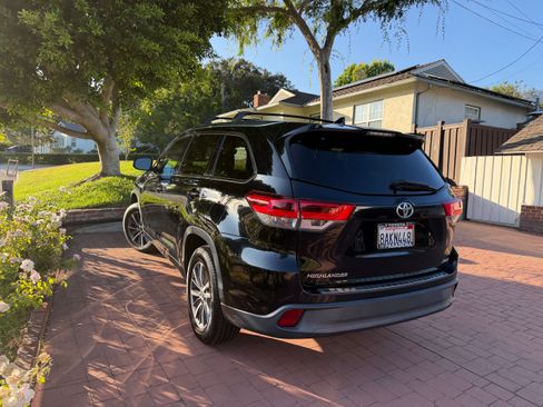 Used 2017 Toyota Highlander XLE FWD image 9