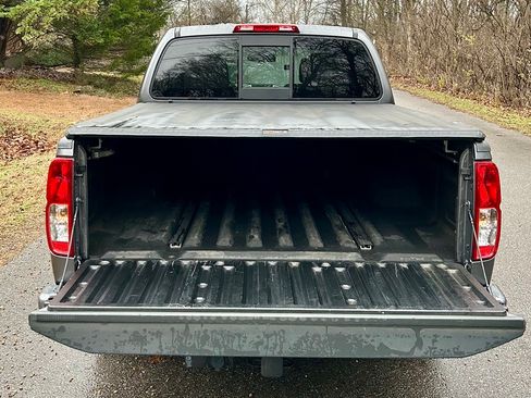 Used 2021 Nissan Frontier SV w/ Midnight Edition Floor Mats image 13