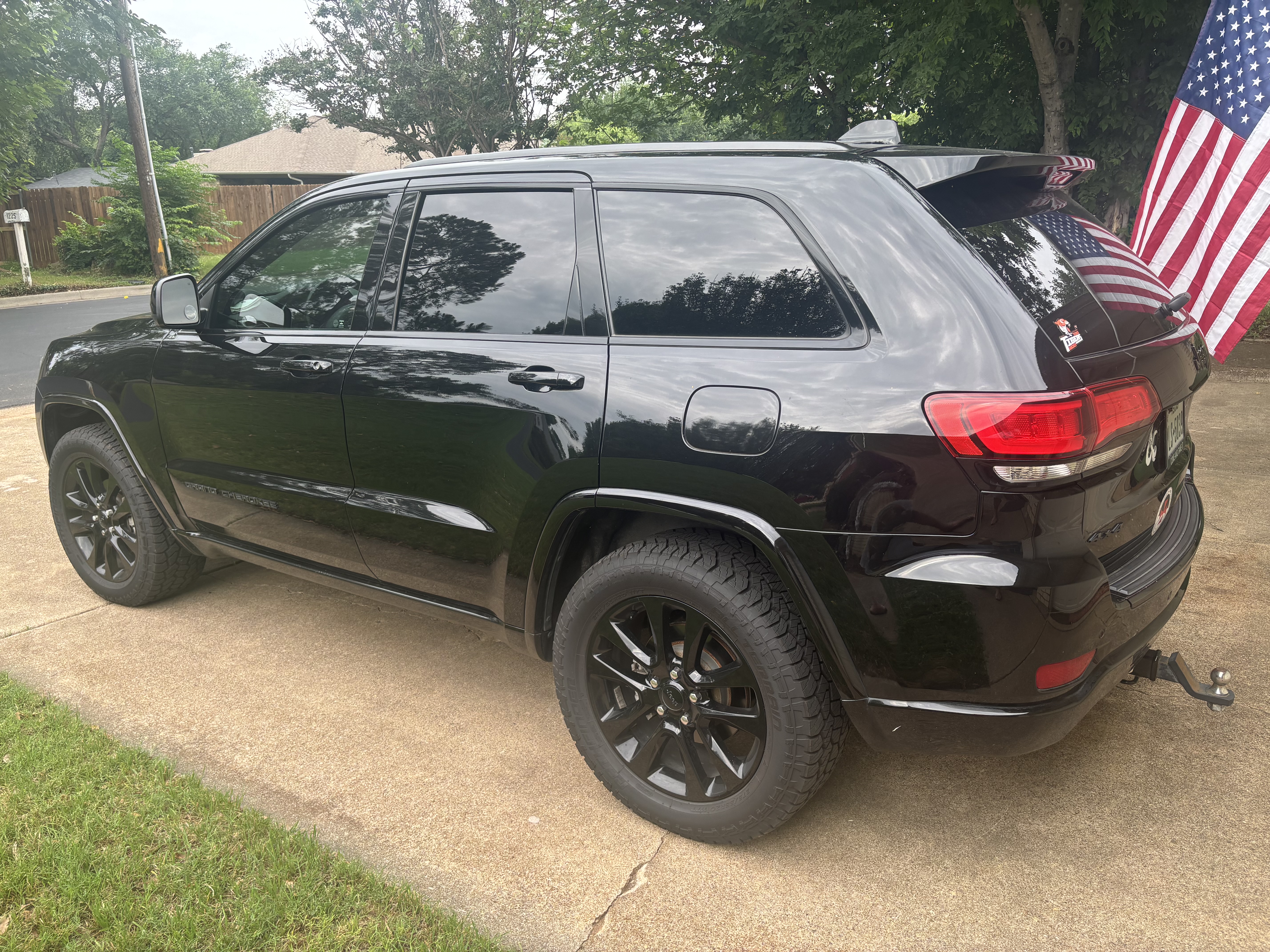 Used 2017 Jeep Grand Cherokee Altitude AWD/4WD image 6