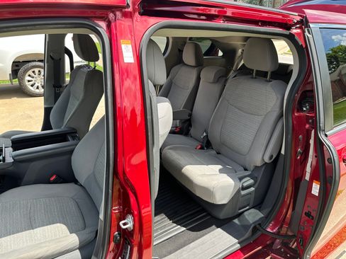 Used 2021 Toyota Sienna LE FWD image 11