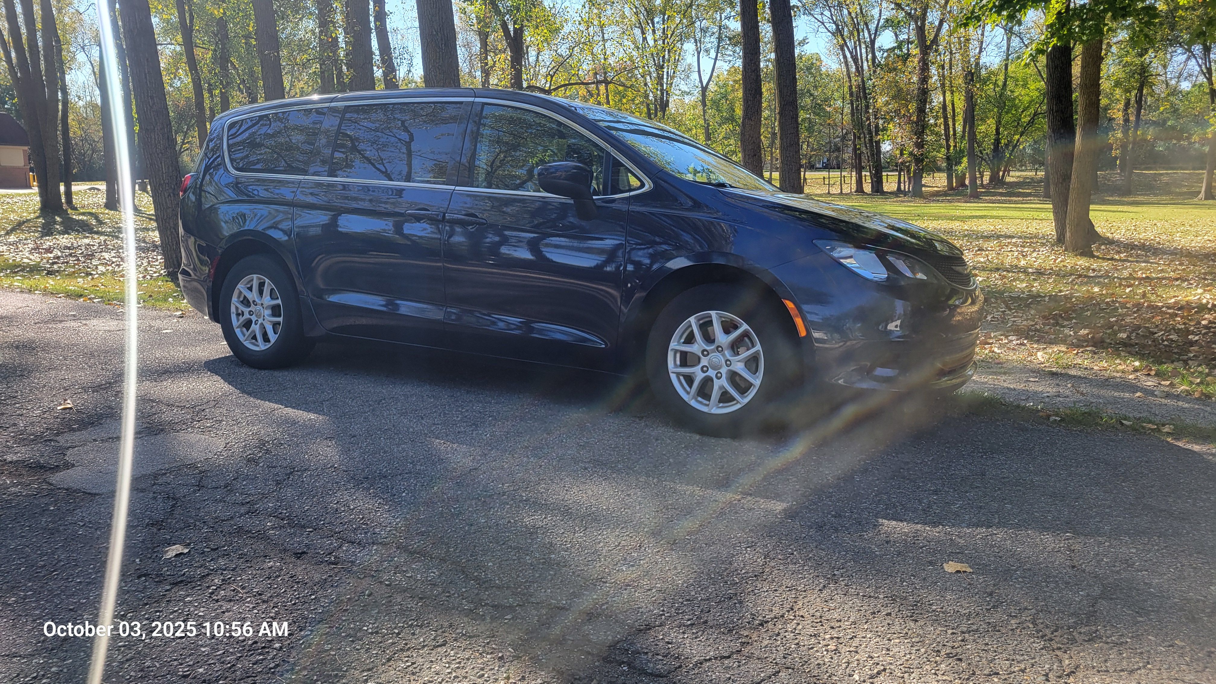 Used 2018 Chrysler Pacifica Touring w/ Security Group FWD image 1