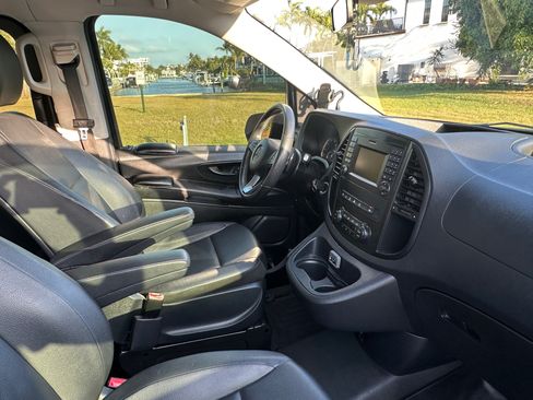 Used 2019 Mercedes-Benz Metris Passenger image 17