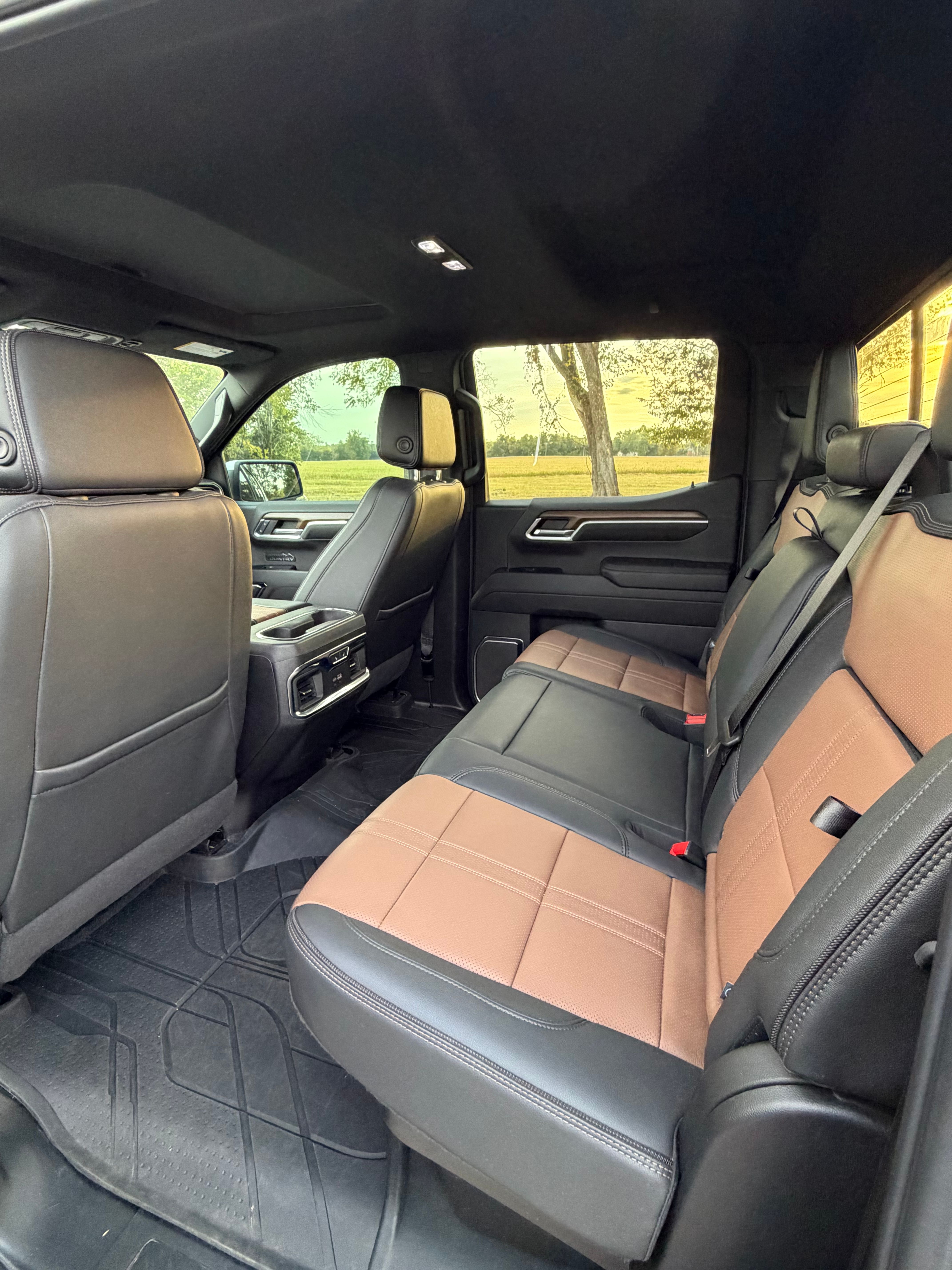 Used 2024 Chevrolet Silverado 1500 High Country w/ High Country Premium Package AWD/4WD image 16