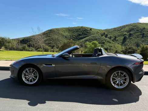 Used 2019 Jaguar F-TYPE Convertible image 9