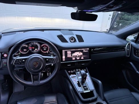 Used 2021 Porsche Cayenne S image 12