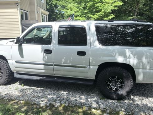 Used 2004 GMC Yukon XL SLT w/ Preferred Equipment Group AWD/4WD image 5