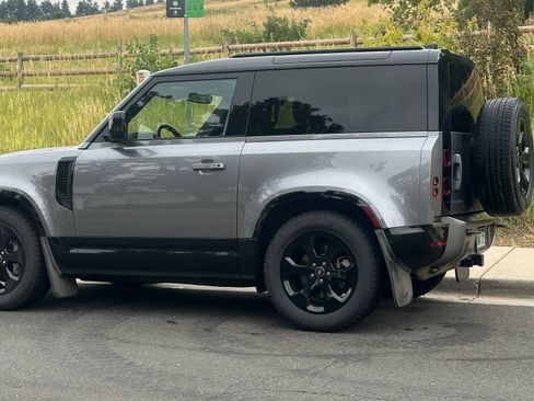 Used 2022 Land Rover Defender 90 X-Dynamic SE image 5