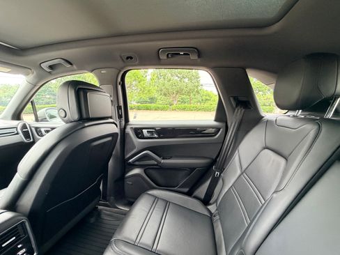 Used 2021 Porsche Cayenne AWD/4WD image 23
