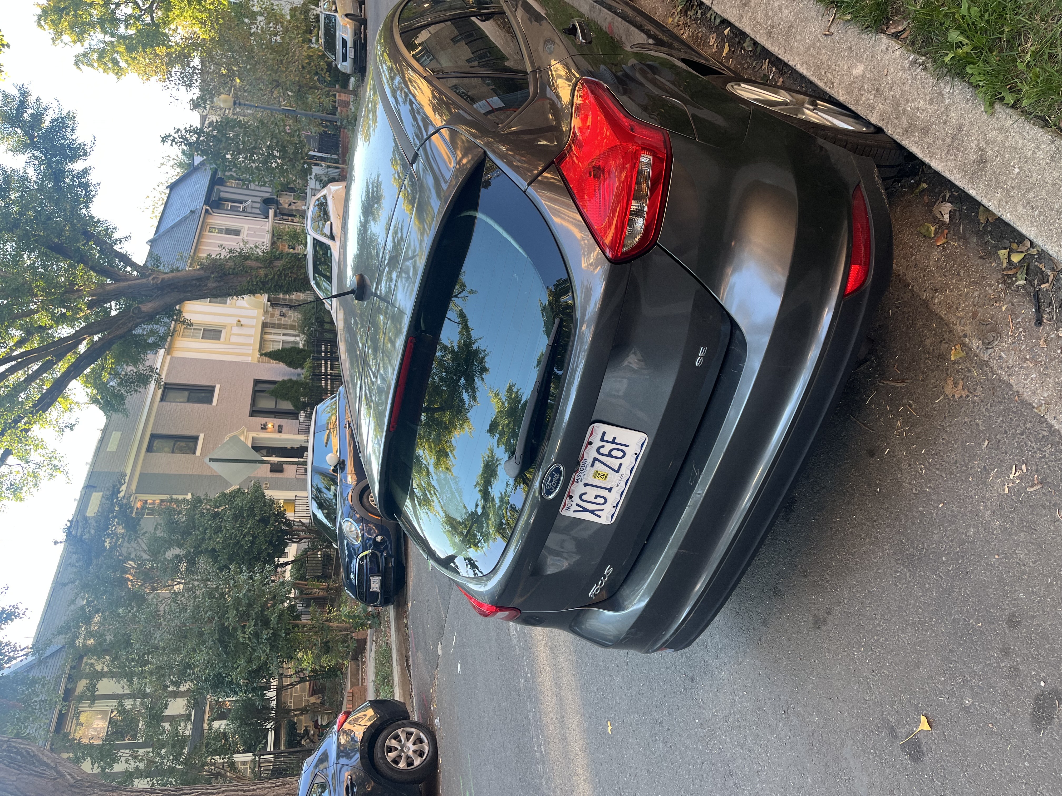 Used 2018 Ford Focus SE w/ Cold Weather Package FWD image 5