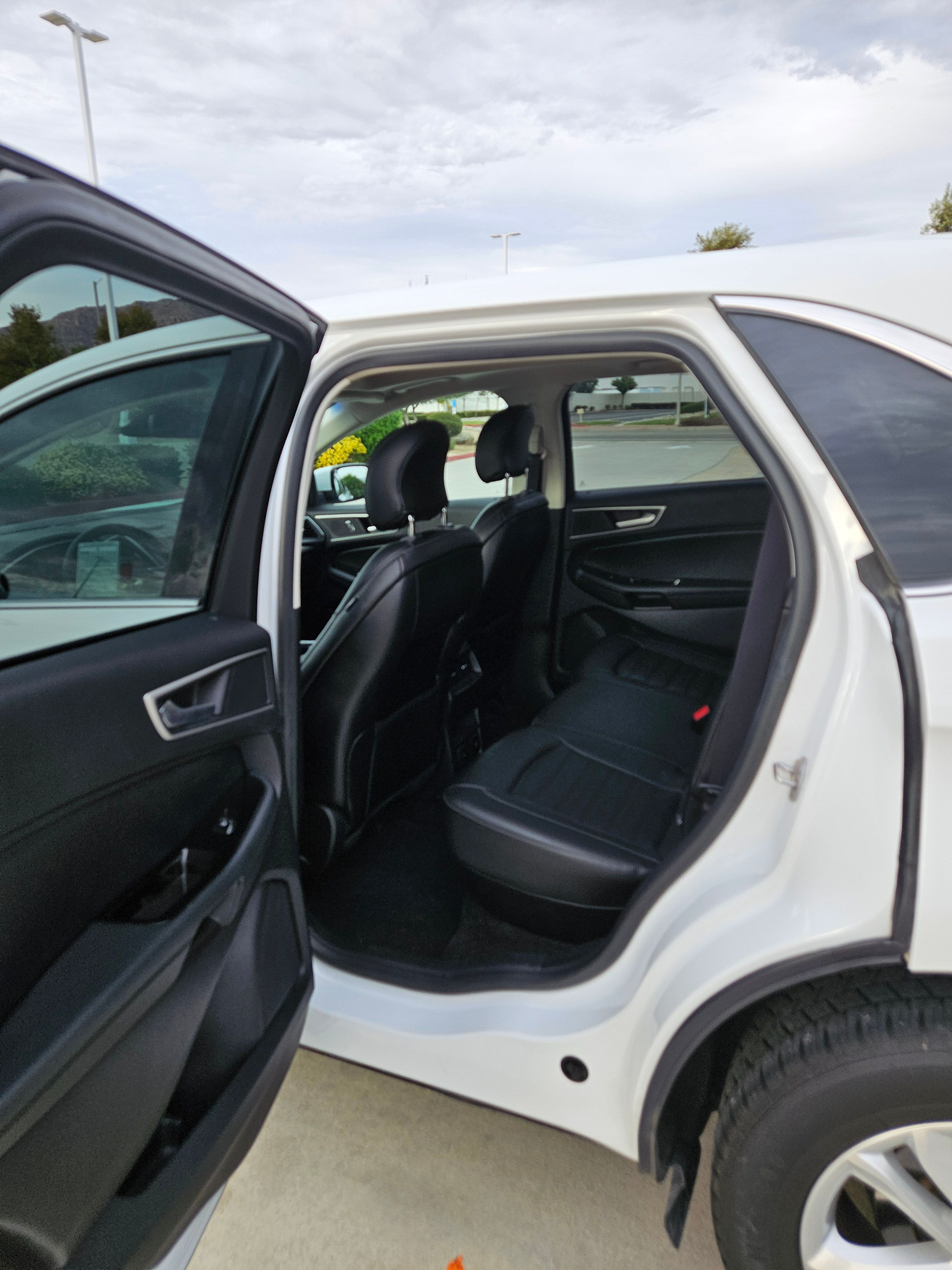 Used 2019 Ford Edge SEL w/ Equipment Group 201A FWD image 11