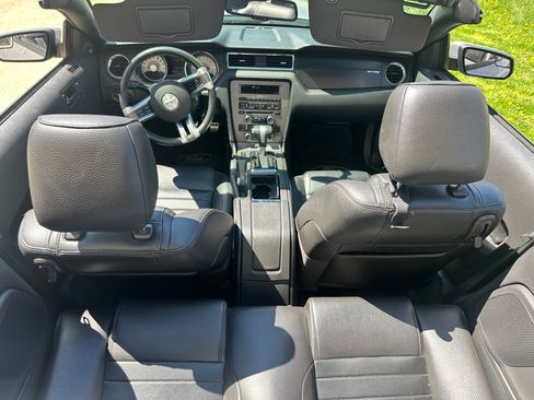 Used 2012 Ford Mustang GT Premium image 20