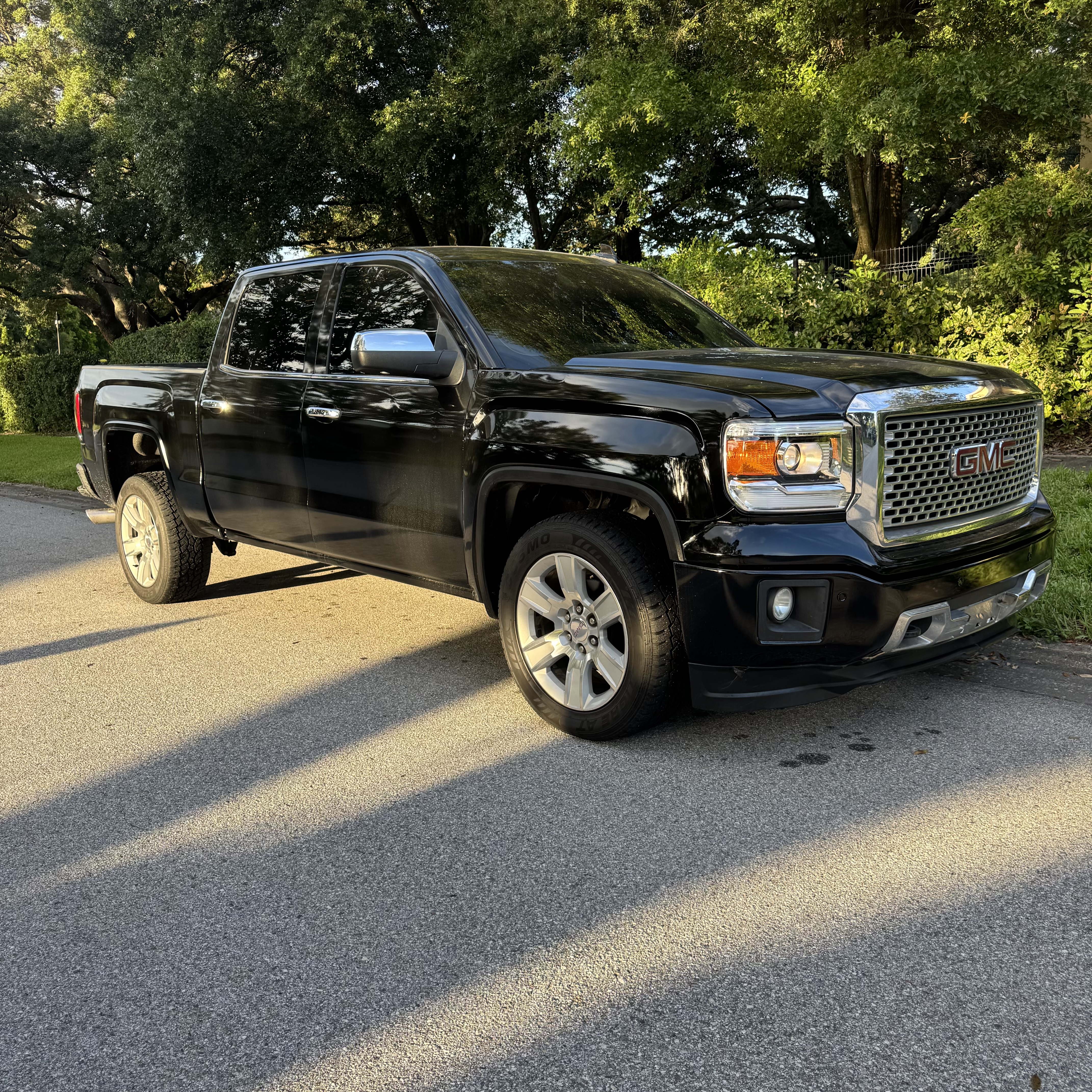 Used 2015 GMC Sierra 1500 Denali w/ Driver Alert Package AWD/4WD image 1