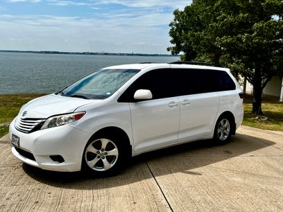 Used 2015 Toyota Sienna LE