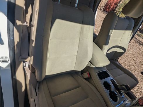 Used 2017 Jeep Grand Cherokee Laredo w/ Quick Order Package 2BE image 6