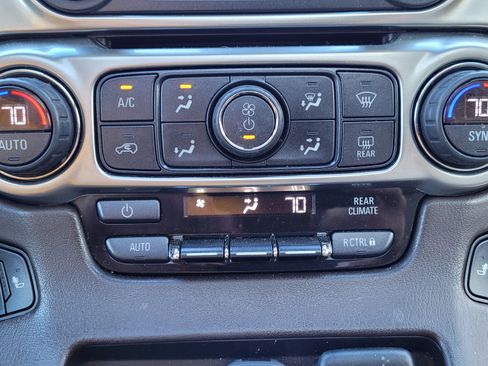 Used 2020 Chevrolet Suburban LT w/ Luxury Package image 17