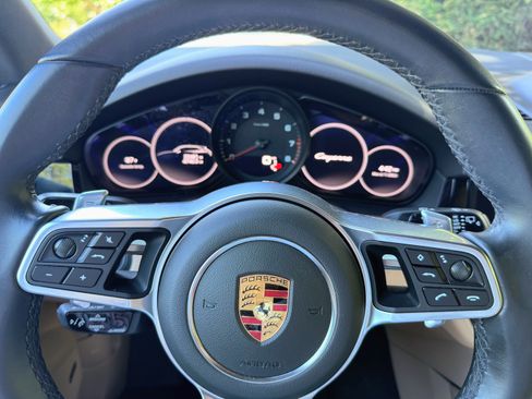 Used 2022 Porsche Cayenne AWD/4WD image 11