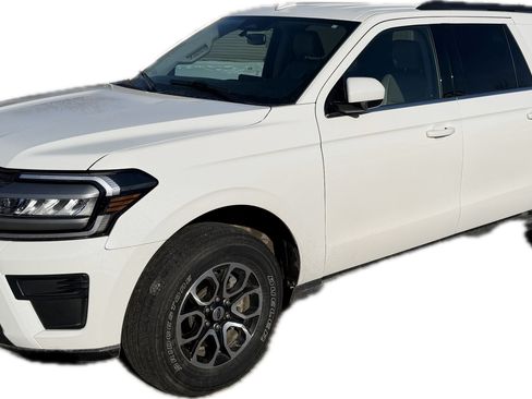 Used 2023 Ford Expedition Max XLT image 2