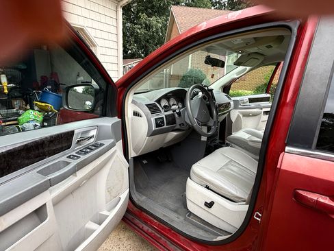 Used 2009 Dodge Grand Caravan SXT FWD image 13