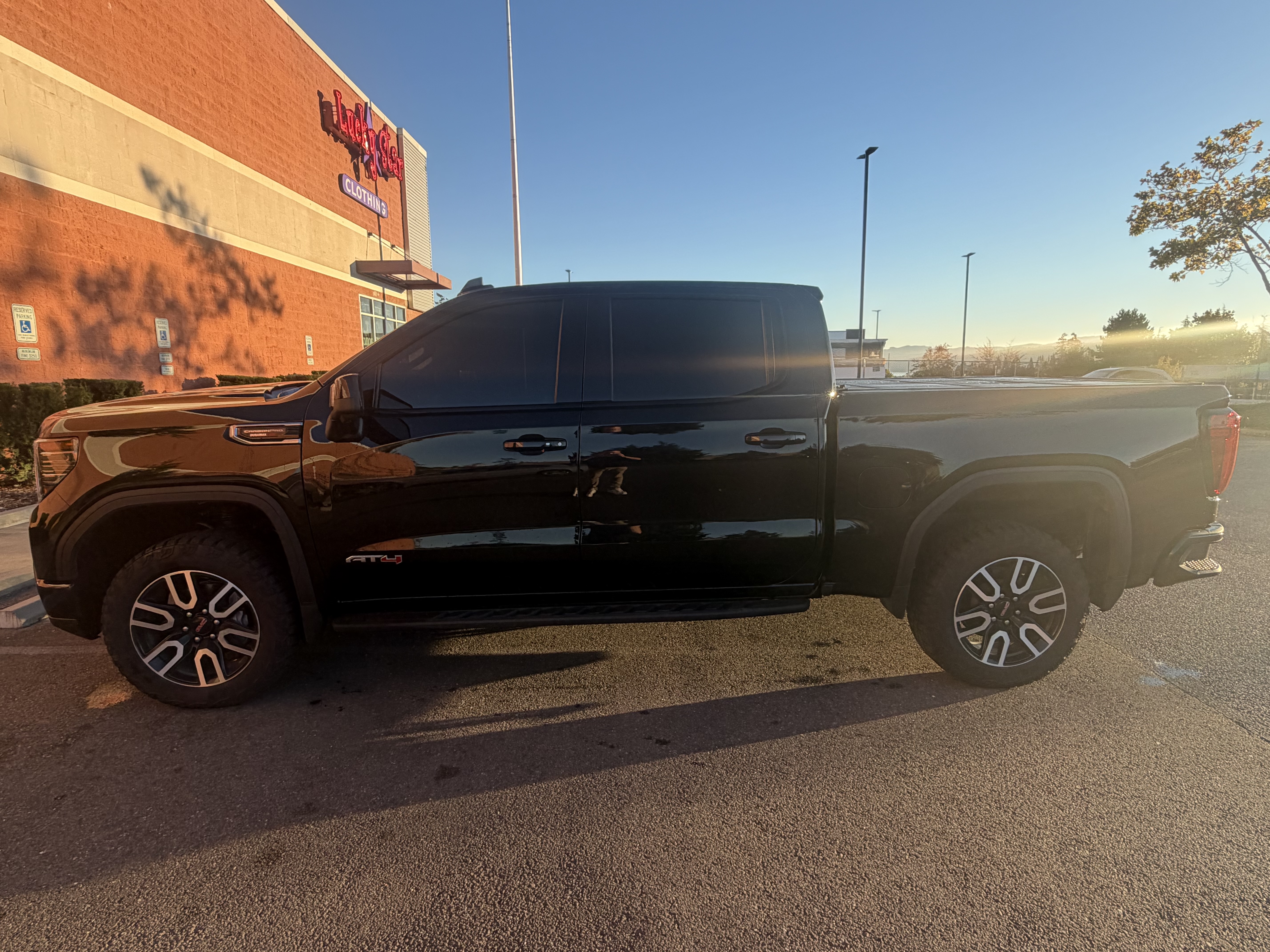Used 2025 GMC Sierra 1500 AT4 w/ AT4 Premium Package AWD/4WD image 2