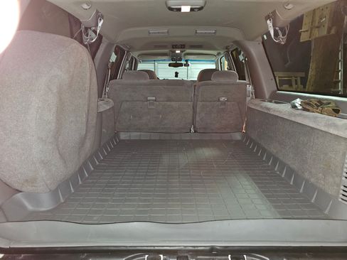 Used 1999 Chevrolet Suburban 2500 w/ Preferred Equipment Group 2 image 20