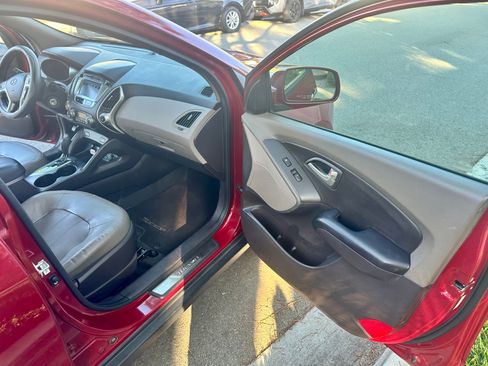 Used 2012 Hyundai Tucson Limited w/ Premium Pkg FWD image 15