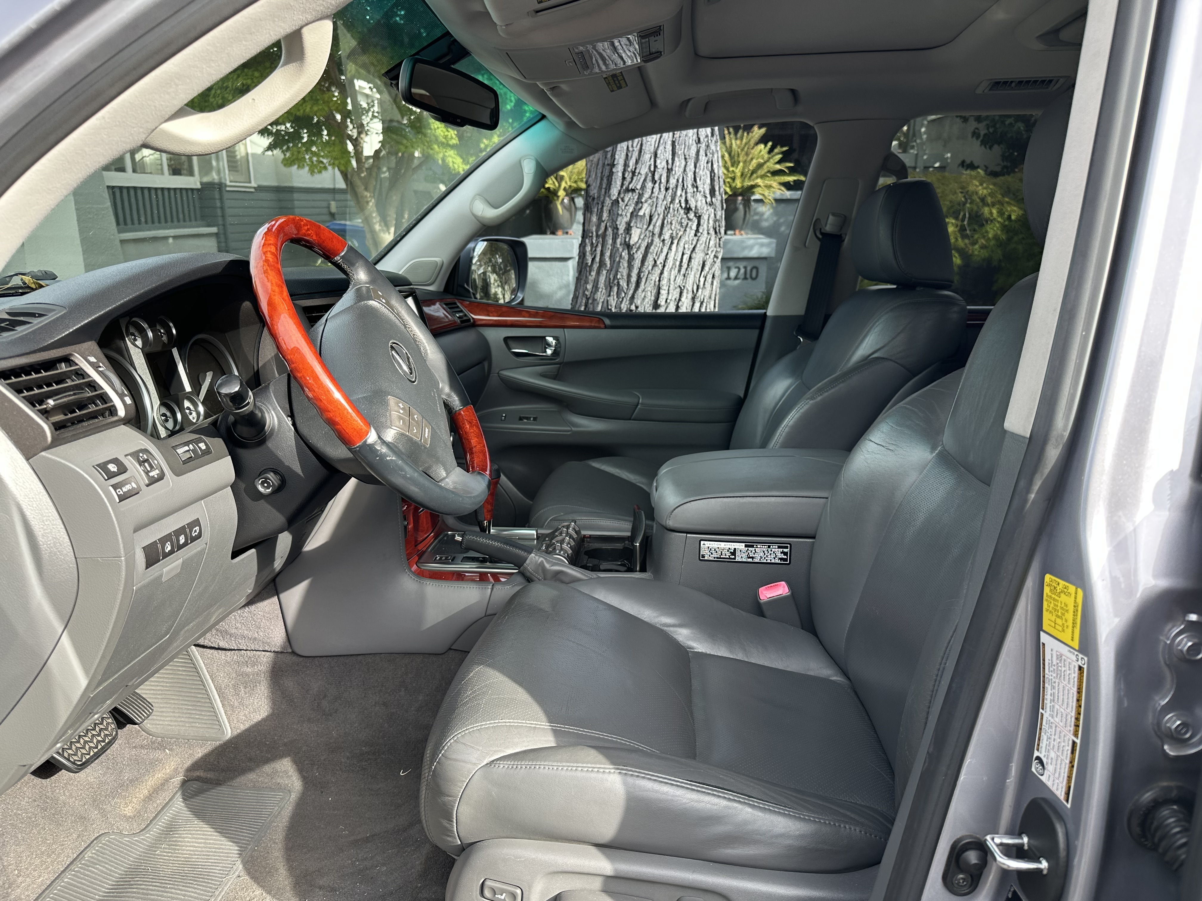 Used 2010 Lexus LX 570 4WD image 9