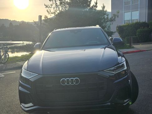 Used 2019 Audi Q8 Prestige w/ Luxury Package image 6