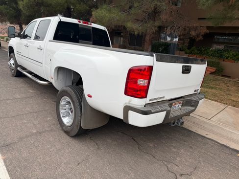 Used 2011 GMC Sierra 3500 Denali image 4