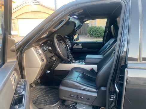 Used 2011 Ford Expedition EL Limited image 10