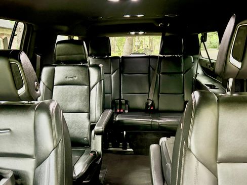 Used 2023 Cadillac Escalade ESV Luxury RWD image 23