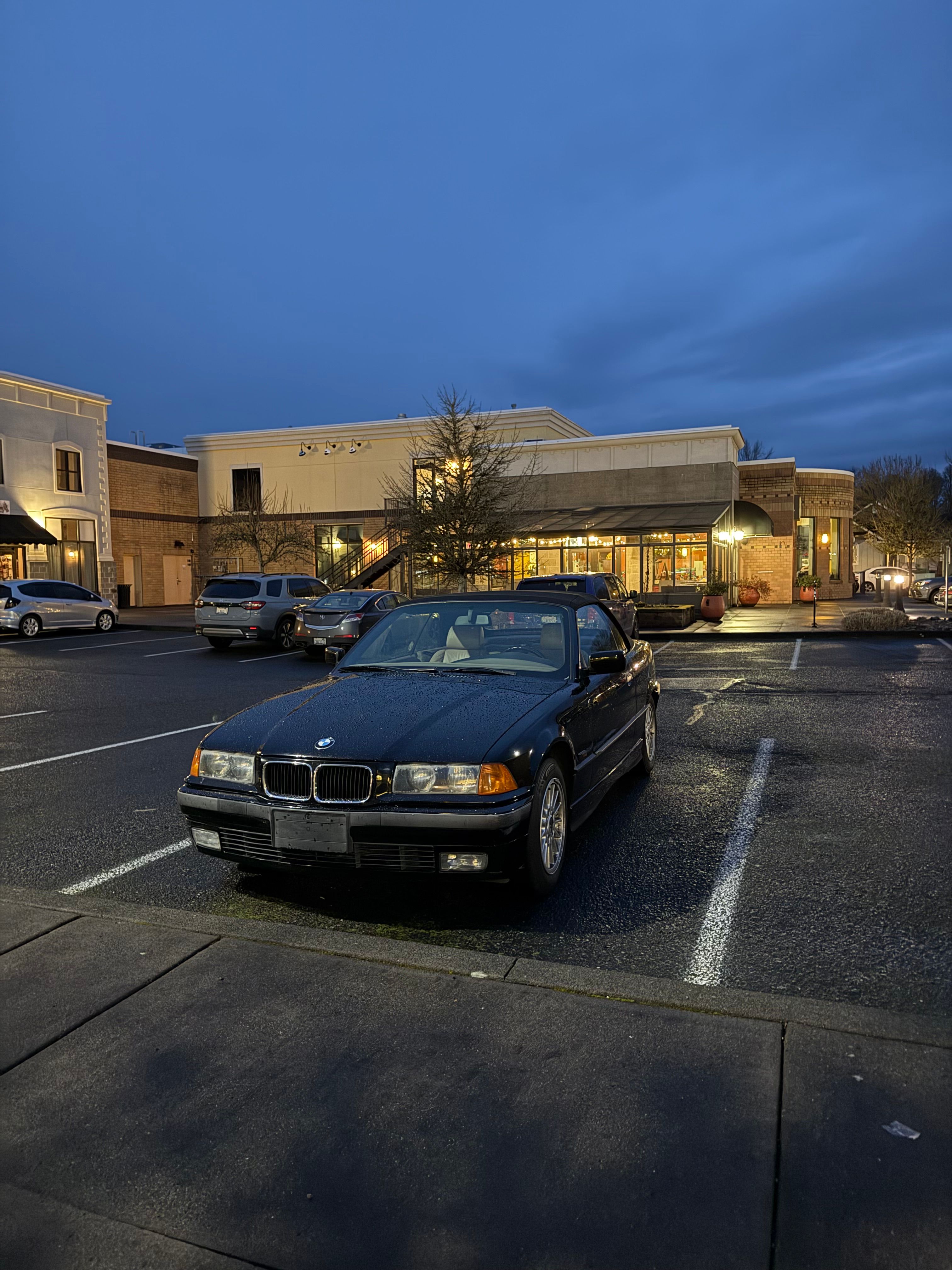 Used 1996 BMW 318i Convertible RWD image 9
