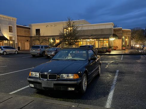 Used 1996 BMW 318i Convertible image 9