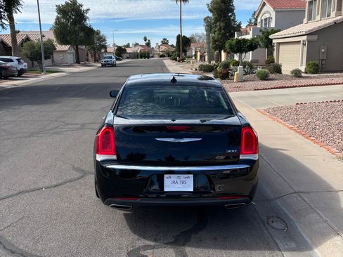 Used 2018 Chrysler 300 Limited image 6