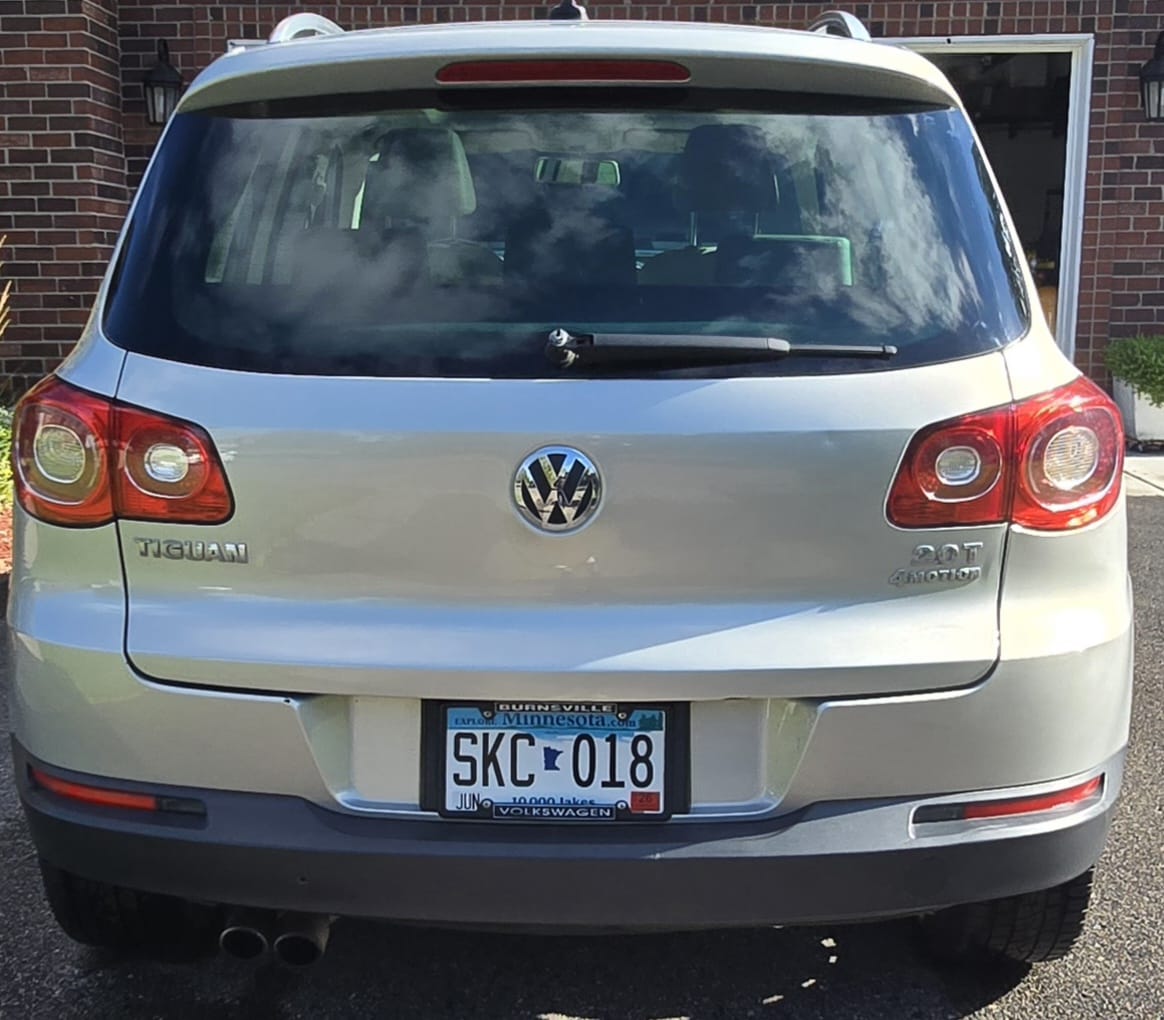 Used 2011 Volkswagen Tiguan SEL AWD/4WD image 16